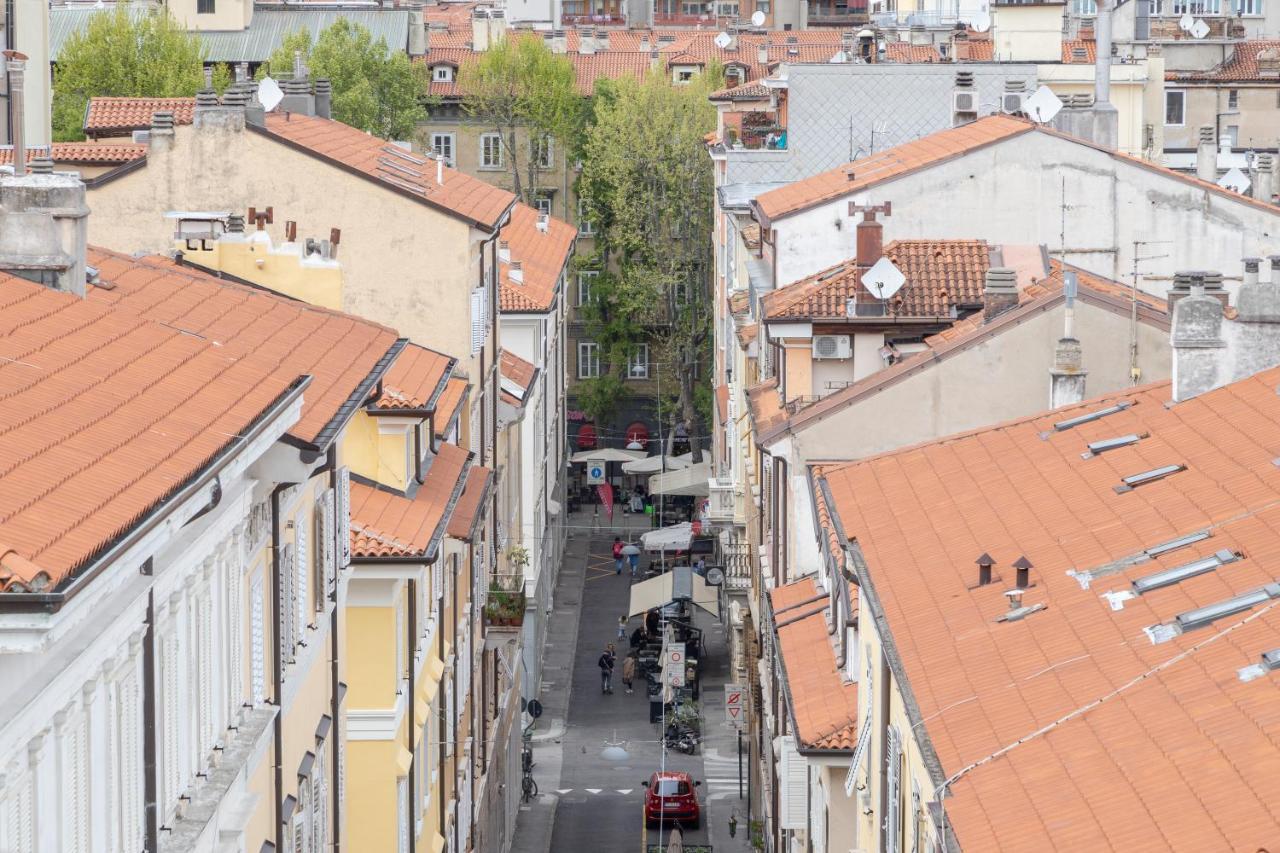 Svevo, Rustico Centrale Con Parcheggio A ตรีเอสเต ภายนอก รูปภาพ